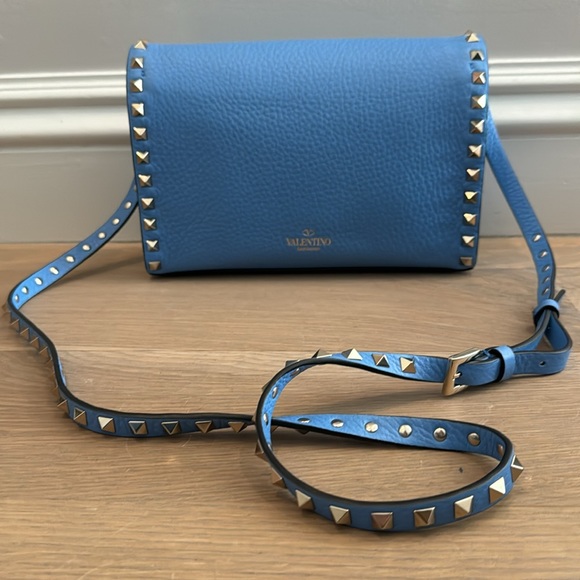 Valentino Garavani Small Rockstud Leather Shoulder Bag in Rare Bright Blue - Picture 3 of 10